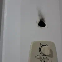 نیازمند آبگرمکن دیواری سالم