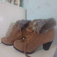 کفش|کیف، کفش، کمربند|شیراز, کفترک|دیوار