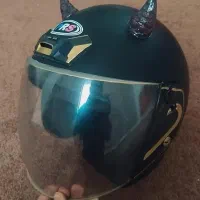 کلاه کاسکت شاه دار