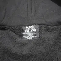 پالتو رنگ قرمز|لباس|آمل, |دیوار