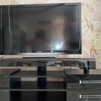 تلوزیون پاناسونیک و میز باهم