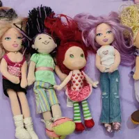 تعداد زیادی عروسک