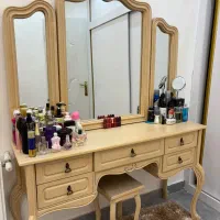 تخت خواب و‌میز آرایش|تخت و سرویس خواب|فومن, |دیوار