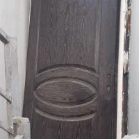 درب ورودی آپارتمان با چهاروچوب فلزی
