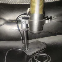 میکرفون و سه پایه