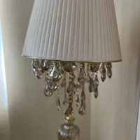 آباژور ایستاده