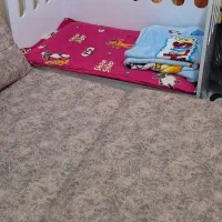 تخت کنار مادر