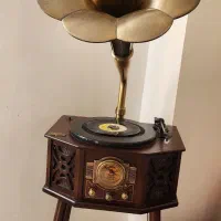 گرامافون والتر ایستاده