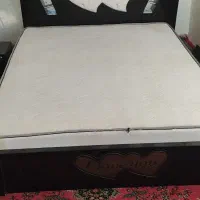 تخت خواب و میز آرایش و آینه و تشک دونفره کامل