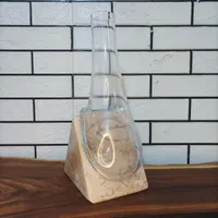 گلدان هرمی شیشه ای|گل مصنوعی|آفتاب, |دیوار