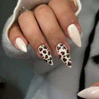 کاشت ناخن و آموزش