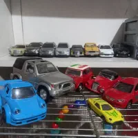 تعدادی ماکت|اسباب‌‌بازی|ری, علایین|دیوار