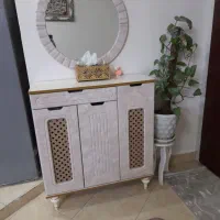 جاکفشی و میز تلویزیون
