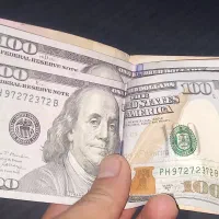 کارگرواردبردست استا بناسنگ کارکاشیکارفنی برای عراق