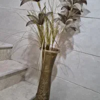 گلدان بلند همراه با گل توافقی