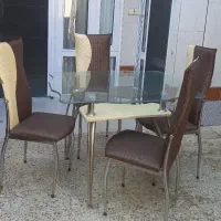 میز غذاخوری به همراه چهار صندلی ست