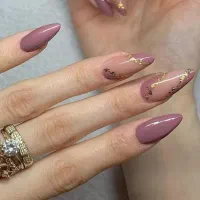 کاشت ناخن و خدمات ناخن تخفیف ویژه 50 درصدی|خدمات آرایشگری و زیبایی|اصفهان, باغ زیار|دیوار