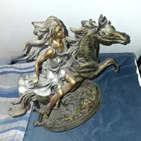 دو عدد مجسمه دکوری ( گچی و رزین )