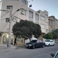ساختمان تجاری مسکونی بر خیابان اصلی