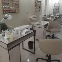 میز ناخن و استندلاک