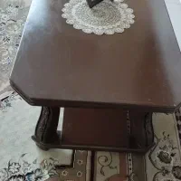 میز  چوبی قدیمی و پایه ها کنده کاری شده