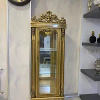یک جفت ویترین طلایی