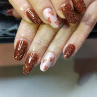 کاشت ناخن در رشت