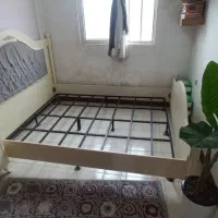 تخت خواب دونفره همراه با زیر تختی فلزی