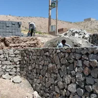 ساخت استخر دیوار ساحلی و. دیوار باغ