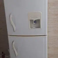 یک عدد یخچال فریزر فروزان