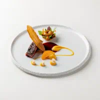 همکاری در باغ رستوران هزاردستان در سکشن های مختلف