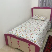 تخت همراه با تشک