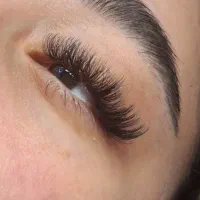 خدمات تخصصی و به صرفه اکستنشن مژه و کاشت