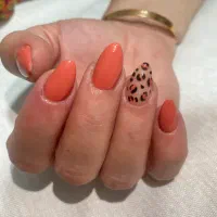 کاشت ناخن|خدمات آرایشگری و زیبایی|رشت, کوی مهر|دیوار