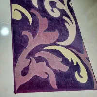 یک عدد گلیم فرش و یک عدد موکت