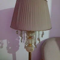آباژور ایستاده
