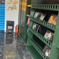 چند نیروی  خانم کار در کارگاه باقلوا
