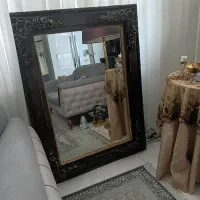 آینه ی سالم دور چوب