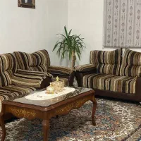 مبل۷نفره با میز جلو مبلی عسلی‌ها و فرش تمیز|مبلمان خانگی و میز عسلی|شیراز, میانرود|دیوار