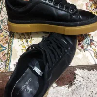 ی جفت کفش اسپرت اصلی ..خ کم استفاده شده