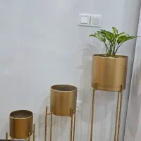 گلدان پایه دار