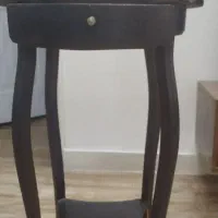 میز و گلدان