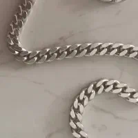 گردنبد نقره.