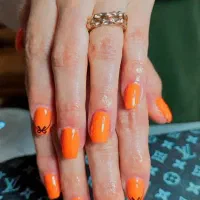 خدمات کاشت ناخن|خدمات آرایشگری و زیبایی|رشت, معلم|دیوار