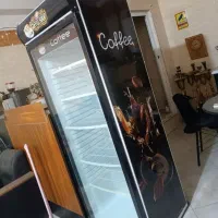 یخچال خریدار یخچال ایستاده بستنی نوشابه سالم سوخته