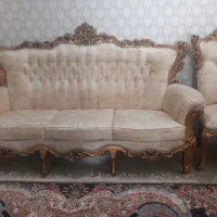 مبل ۹ نفره در حد نو با میز وسط و دو عدد عسلی