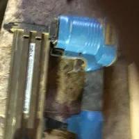 میخ کوب بادی