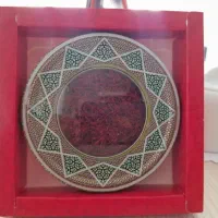زعفران درجه یک سر گل با بسته بندی خاتم
