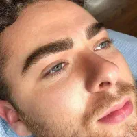 میکروبلیدینگ ابرو و بن مژه آقایان با تخفیف ویژه