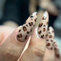 کاشت ناخن تخفیفی|خدمات آرایشگری و زیبایی|رشت, معلم|دیوار